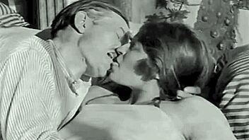 Vintage mature granny with hairy beaver gets pounded in retro hardcore scene