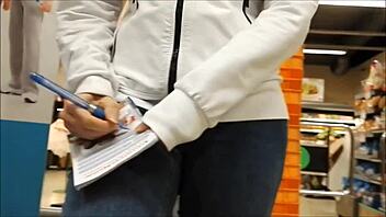 teen ass in tight jeans hidden cam 😏