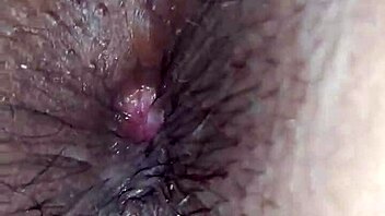 Gozando pro cuzinho aberto da moreninha novinha gostosa e putinha