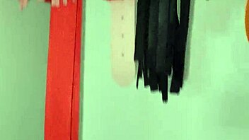 Cute teen babe teases with her pretty ass in homemade pov