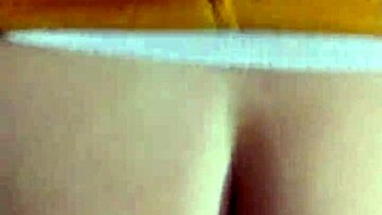 sexy mexican woman gets her big ass fucked with a 20 cm dildo in mini skirt