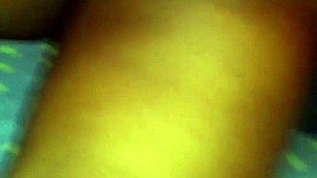 Big butt bubble lady shows off her huge amateur ass