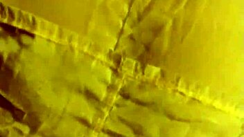 sexy mexican woman gets her big ass fucked with a 20 cm dildo in mini skirt