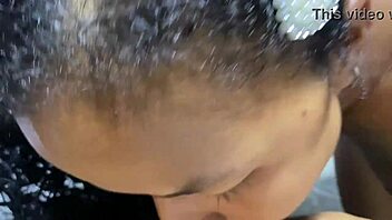 MILF stedsøster burde aldrig dele seng med stedsbror - se hvad der sker