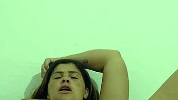 não para de olhar pra minha bunda vou acaba dando