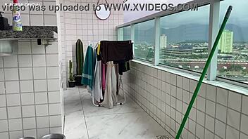 Prostitut fetish voyeur latina amatører: Denne stuepige har den smukkeste røv nogensinde, teaser i små shorts