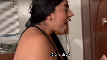 Oh Wow! Seducing Delivery Guy For Deepthroat Pizza Action