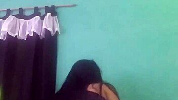 Dançando funk 2 features Brazilian teen amateurs in a lively Portuguese dance sequence.