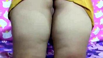 sexy mexican woman gets her big ass fucked with a 20 cm dildo in mini skirt