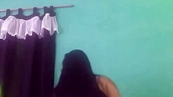 Dançando funk 2 features Brazilian teen amateurs in a lively Portuguese dance sequence.