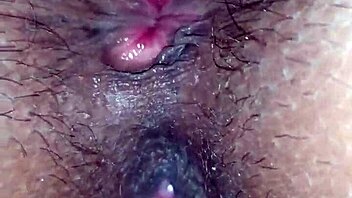 Gozando pro cuzinho aberto da moreninha novinha gostosa e putinha