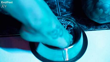 hey, put your feet on my meat while i lick your soles gently