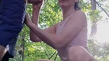 They Get Amused by Honks During Outdoor Blowjob in Woods