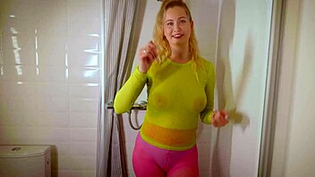 The porn actress presents her wet clothes in the video