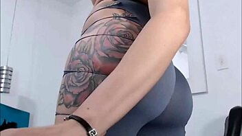 shemale wit perfect butt showin off her big cock