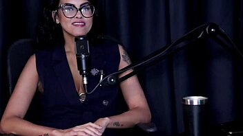 Hey, best moments of Carlos Urach with Bia Hot Pri Melancia in Preliminares podcast part 2