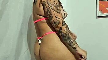 Cumshot Tersembunyi Kamar Mandi Berlanjut Handjob Ganas!