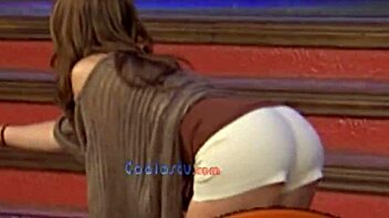 Mexicana Andrea Legarreta mega culote empinada? This high-definition ass showcase in 720p HD captures every curve of the stunning Mexican beauty in tantalizing detail.