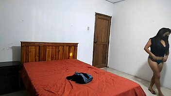 Cock-addicted woman uses vibrator on her beautiful pussy