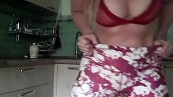 Peeing in my sexy gym pants 😏