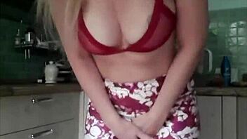 Peeing in my sexy gym pants 😏