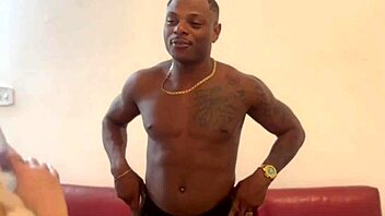 empurrei o mastro no cu da safada, vai aguentar tudo isso no rabo?