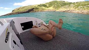 Fode minha bunda pescador with tight pussy blowjob and creampie action.