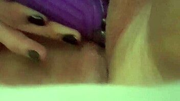 Hey, bbw enjoys quick toy playtime fun 😘