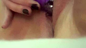 Hey, bbw enjoys quick toy playtime fun 😘