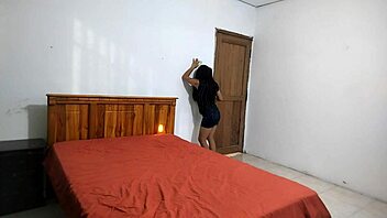 Cock-addicted woman uses vibrator on her beautiful pussy