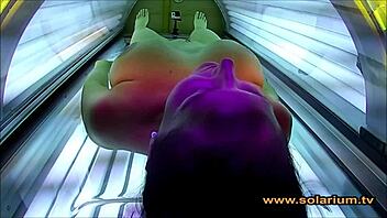 check out this beautiful woman caught masturbating on hidden solarium cam 😏📹