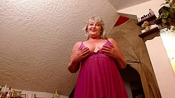 Dawnskye1962 shakes big ass curves in homemade mature amateur exhibitionist flashing video
