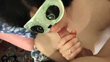 Questa Fetiscista Ama Strizzarsi I Capezzoli Ed Essere Riempita In Una Sessione Appassionata Con La Sua Fidanzata Europea