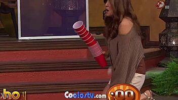 Mexicana Andrea Legarreta mega culote empinada? This high-definition ass showcase in 720p HD captures every curve of the stunning Mexican beauty in tantalizing detail.