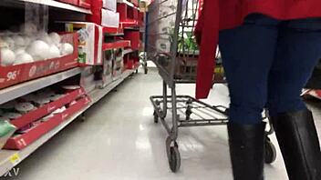 Single candid mom caught shopping in hidden view sparks intriguing mommy fantasy