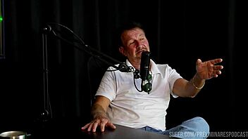 Hey, best moments of Carlos Urach with Bia Hot Pri Melancia in Preliminares podcast part 2