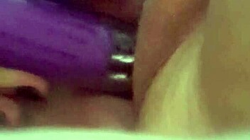 Hey, bbw enjoys quick toy playtime fun 😘