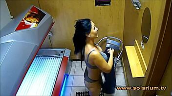 check out this beautiful woman caught masturbating on hidden solarium cam 😏📹