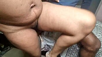 Hot Indian woman creampied in homemade sex!