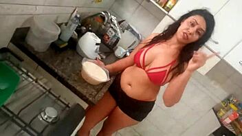 Sarah Rosa cooks sexy papaya mousse in the kitchen