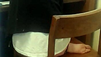 i feel so aroused by these smelly lesbian feet