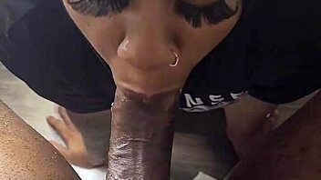 Freaknikniy sucking monster cock