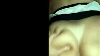 Ele quis enfiar o dedo no cuzinho enquanto comia a buceta da amadora