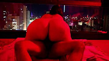 transando com a gordinha na luz vermelha, gordinha gostosa sentando gostoso para negao do pau grande