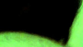 Ει, δες τη γκόμενά μου 😊 είναι θεά στο γαμήσι!