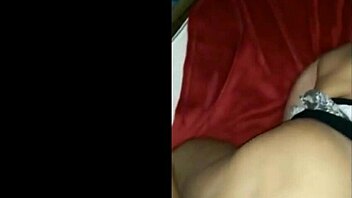 Ele quis enfiar o dedo no cuzinho enquanto comia a buceta da amadora