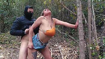 Curvy Latina Bodybuilder Voy Trotando A La Monta�a Con Amiga Gets Fucked By Guardabosques After Accident