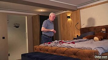 Coach, fuck this horny 18+ cheerleader now