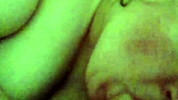 Ει, δες τη γκόμενά μου 😊 είναι θεά στο γαμήσι!