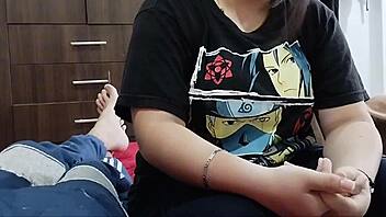 POV tu hermanastra te enseña un truco de magia que termina con tu polla en su culo